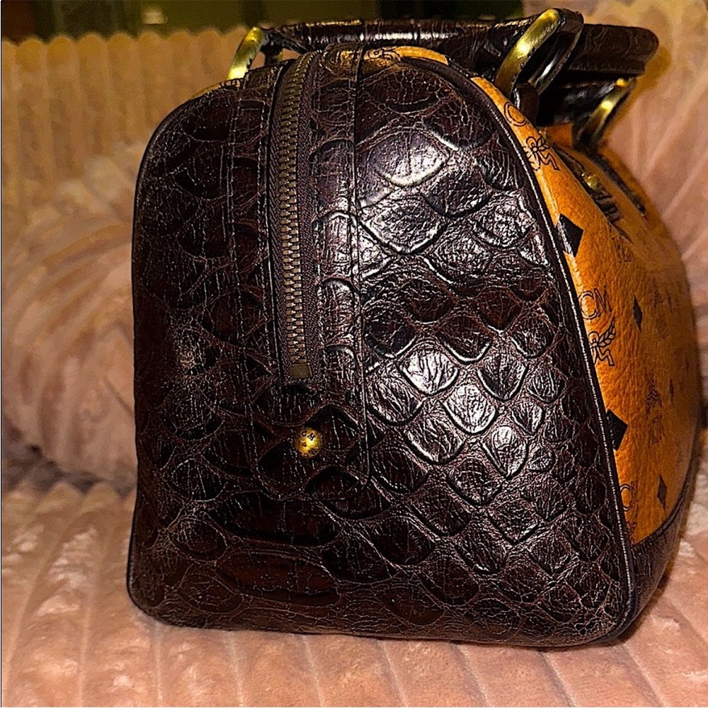 MCM Croc Leather Made In Germany Handbag. ZERO callouts - Picture 15 of 15